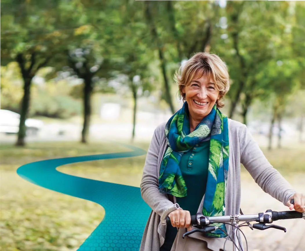 une personne qui fait du vélo