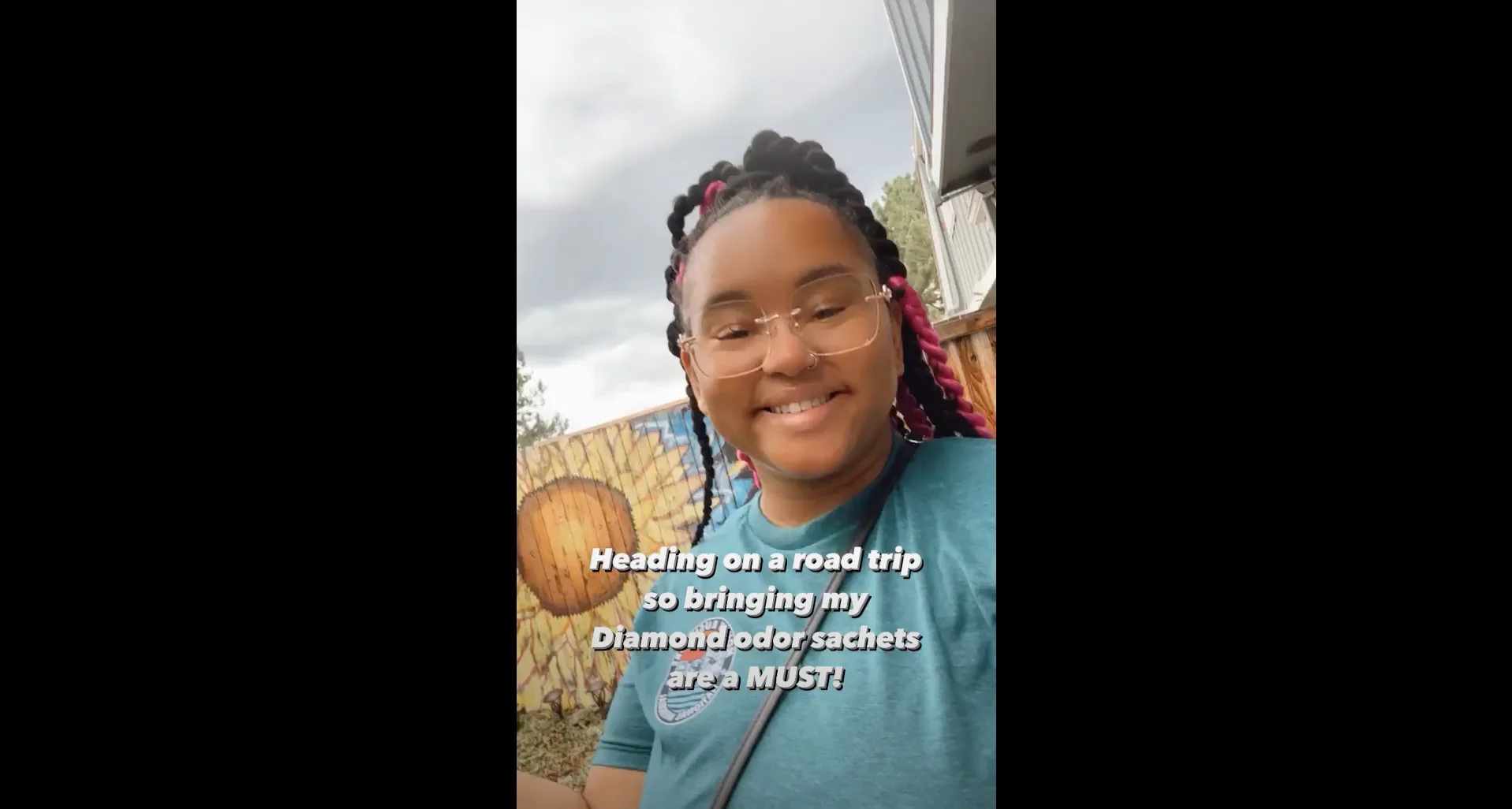 Et videominiatyrbilde om Taylor viser oss hennes nødvendigheter å pakke for en biltur med en stomi.